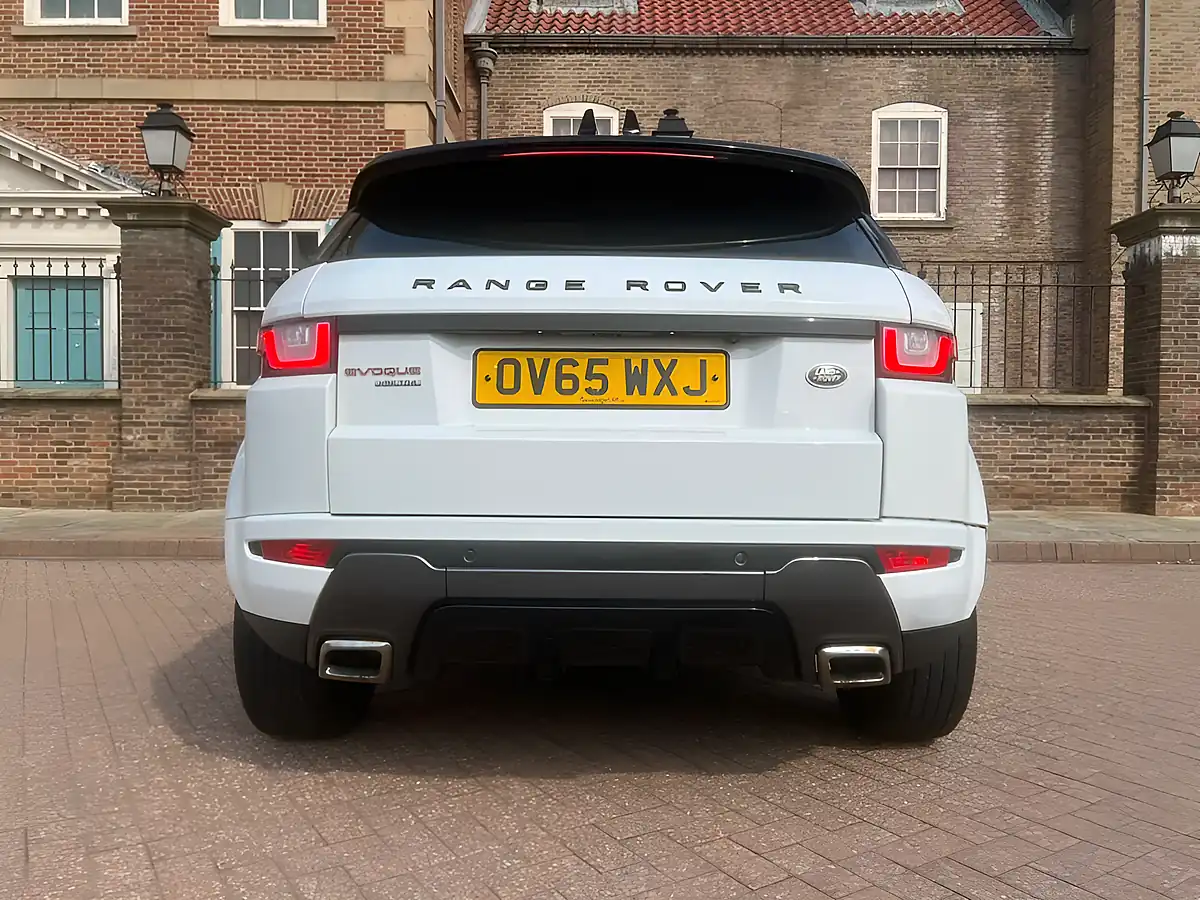 Used 2015 Land Rover Range Rover Evoque Hse Dynamic Lux White - Interior and Exterior details 12