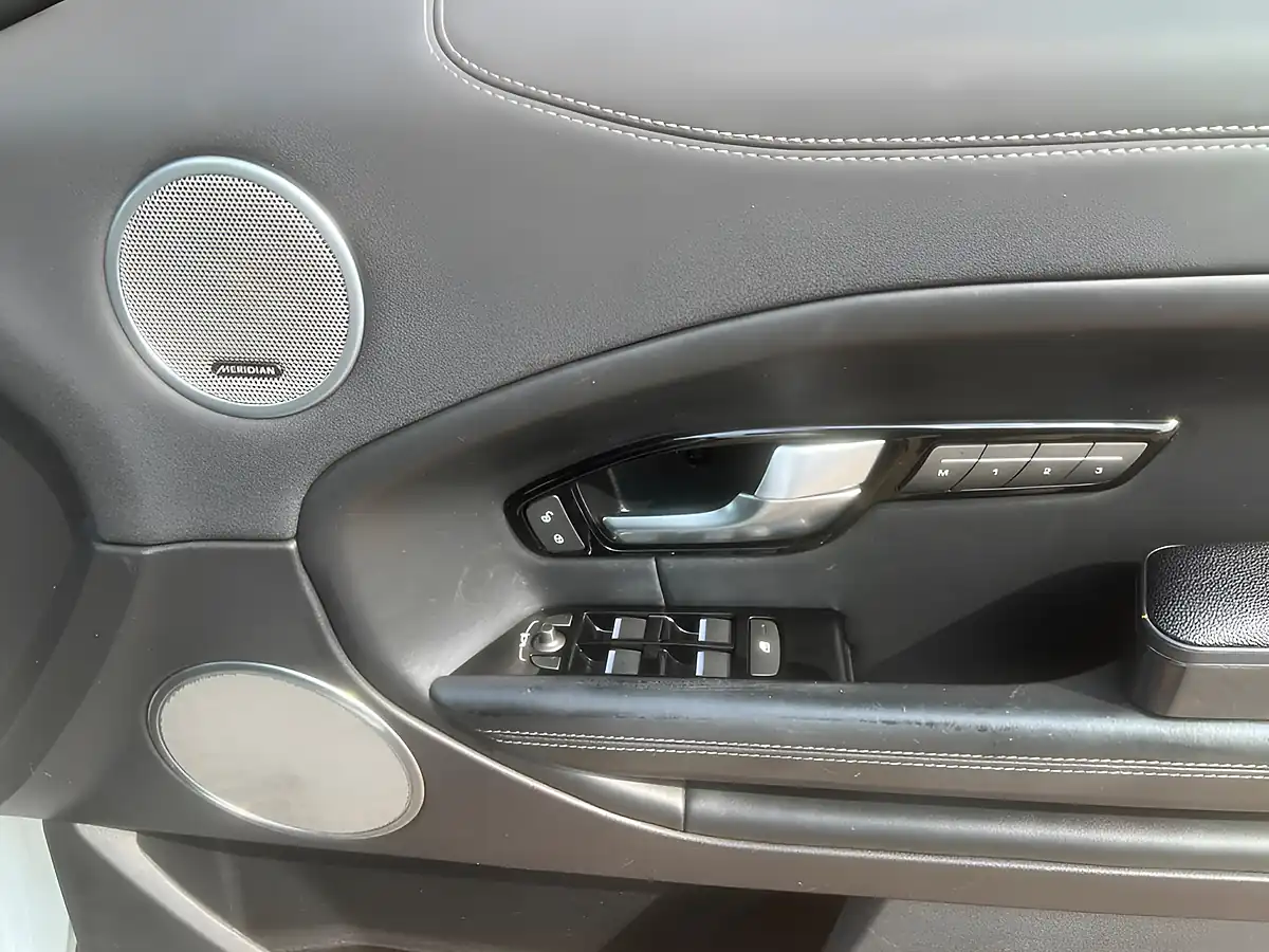 Used 2015 Land Rover Range Rover Evoque Hse Dynamic Lux White - Interior and Exterior details 13