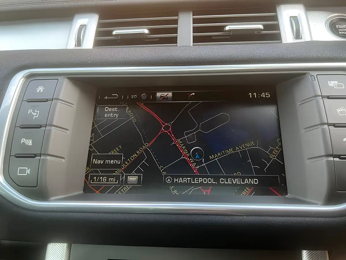 Used 2015 Land Rover Range Rover Evoque Hse Dynamic Lux White - Interior and Exterior details 17
