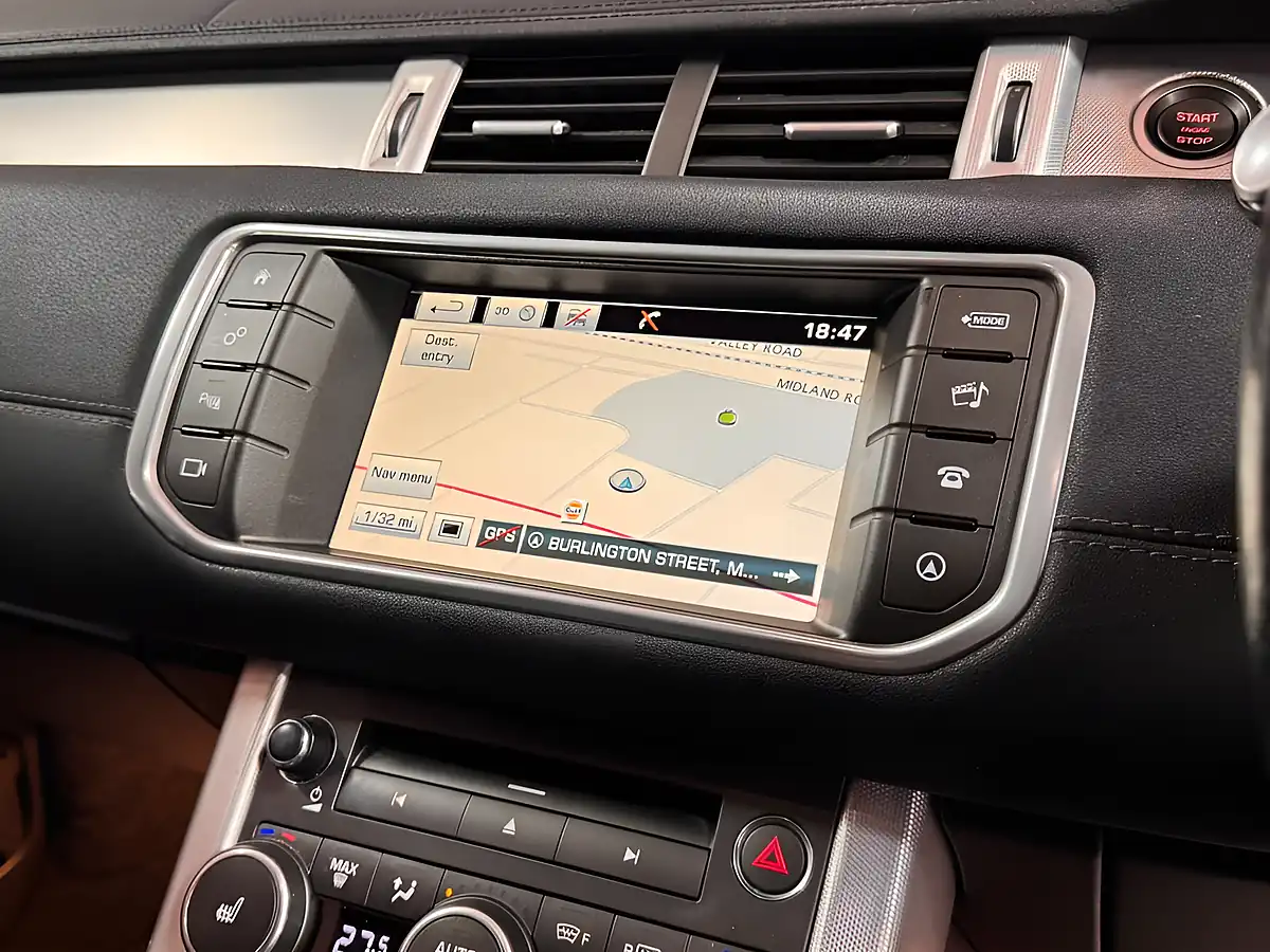 Used 2015 Land Rover Range Rover Evoque Hse Dynamic White - Interior and Exterior details 15