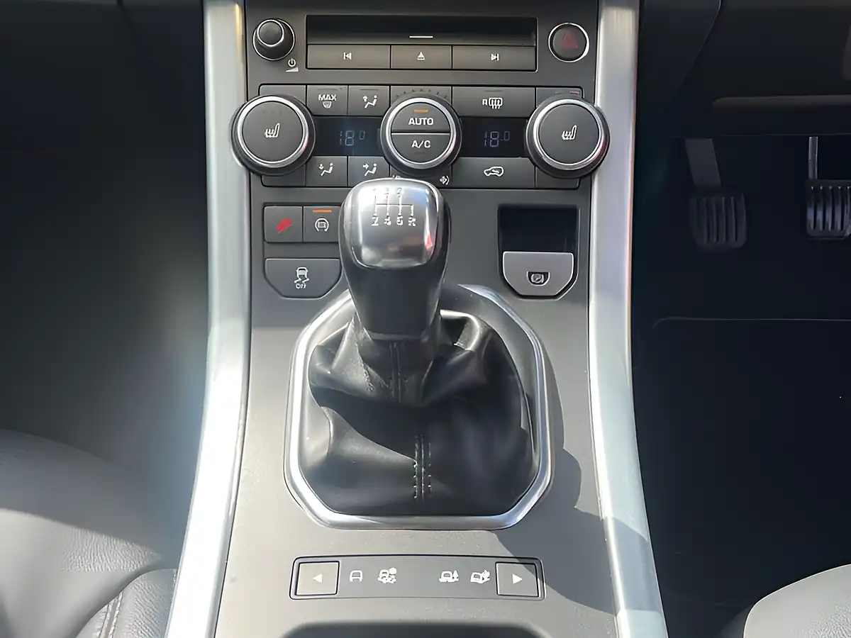 Used 2015 Land Rover Range Rover Evoque Pure Corris Grey - Interior and Exterior details 10