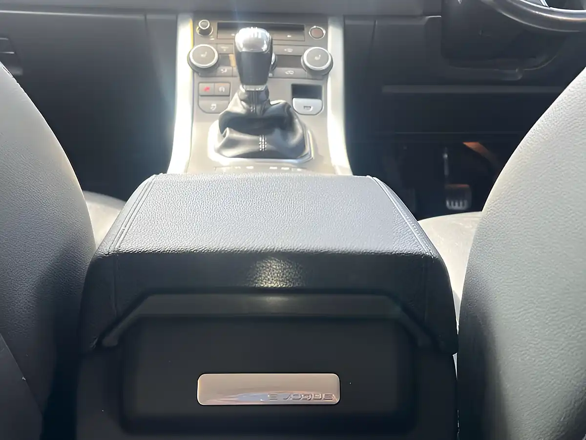Used 2015 Land Rover Range Rover Evoque Pure Corris Grey - Interior and Exterior details 12