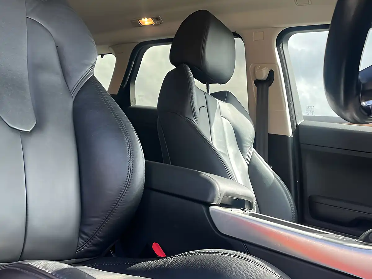 Used 2015 Land Rover Range Rover Evoque Pure Corris Grey - Interior and Exterior details 16