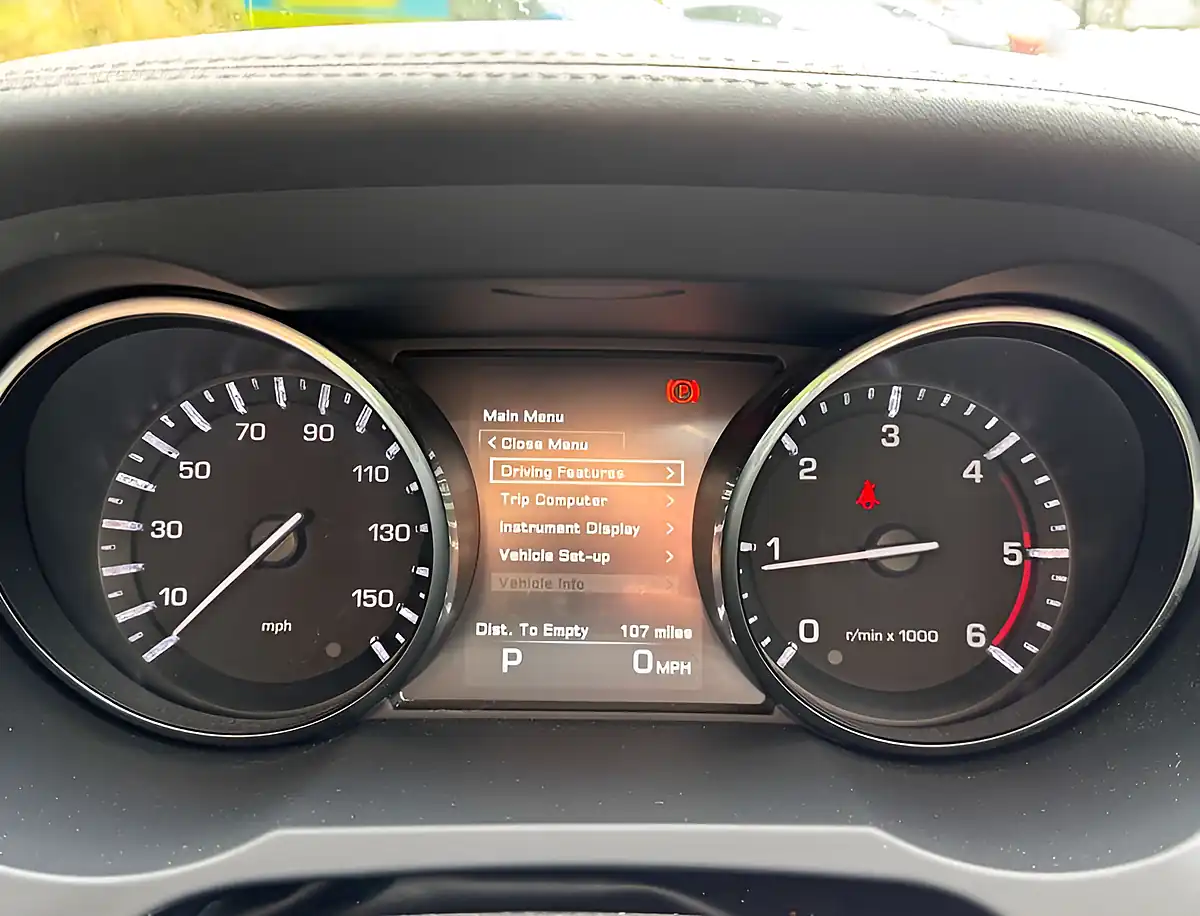 Used 2015 Land Rover Range Rover Evoque Pure Firenze Red - Interior and Exterior details 10