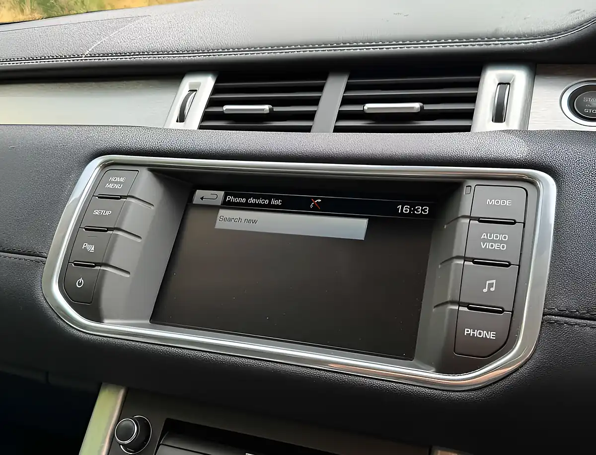 Used 2015 Land Rover Range Rover Evoque Pure Firenze Red - Interior and Exterior details 12