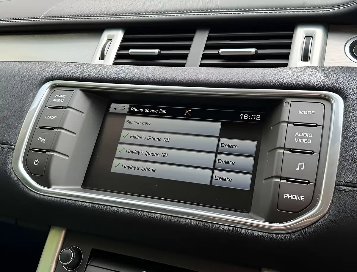 Used 2015 Land Rover Range Rover Evoque Pure Firenze Red - Interior and Exterior details 13