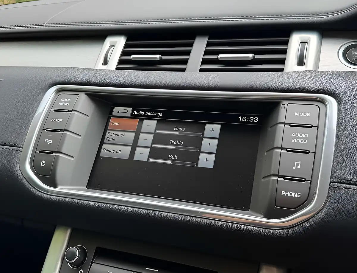 Used 2015 Land Rover Range Rover Evoque Pure Firenze Red - Interior and Exterior details 14
