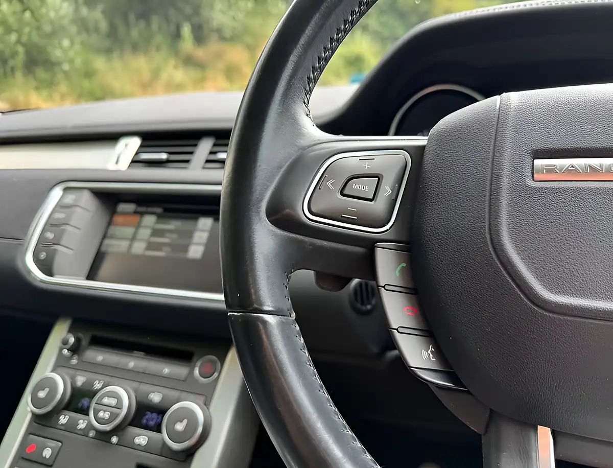 Used 2015 Land Rover Range Rover Evoque Pure Firenze Red - Interior and Exterior details 16