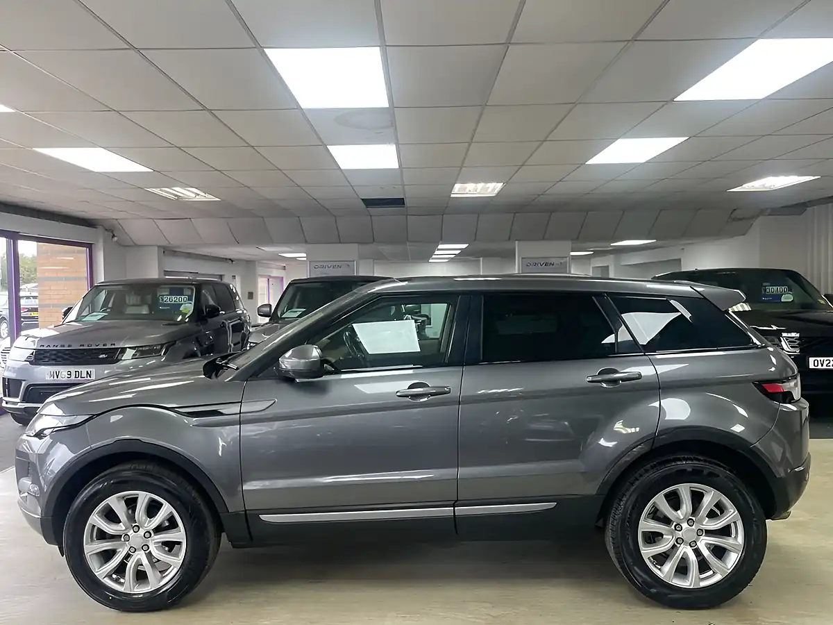 Used 2015 Land Rover Range Rover Evoque Pure Grey - Interior and Exterior details 10