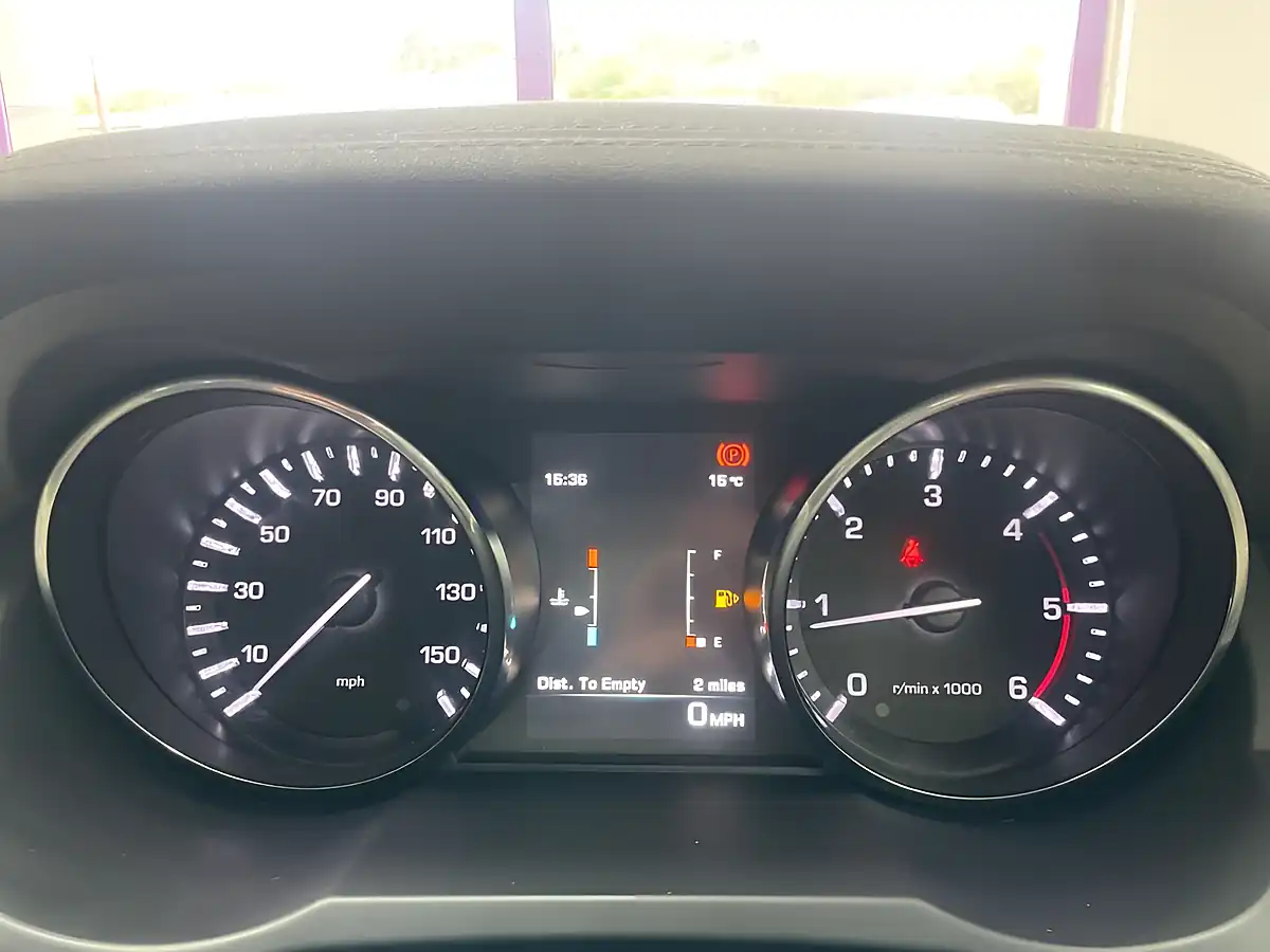 Used 2015 Land Rover Range Rover Evoque Pure Grey - Interior and Exterior details 17