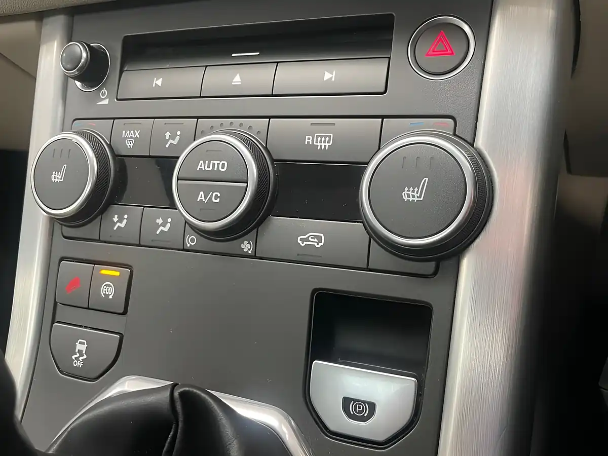 Used 2015 Land Rover Range Rover Evoque Pure Grey - Interior and Exterior details 18