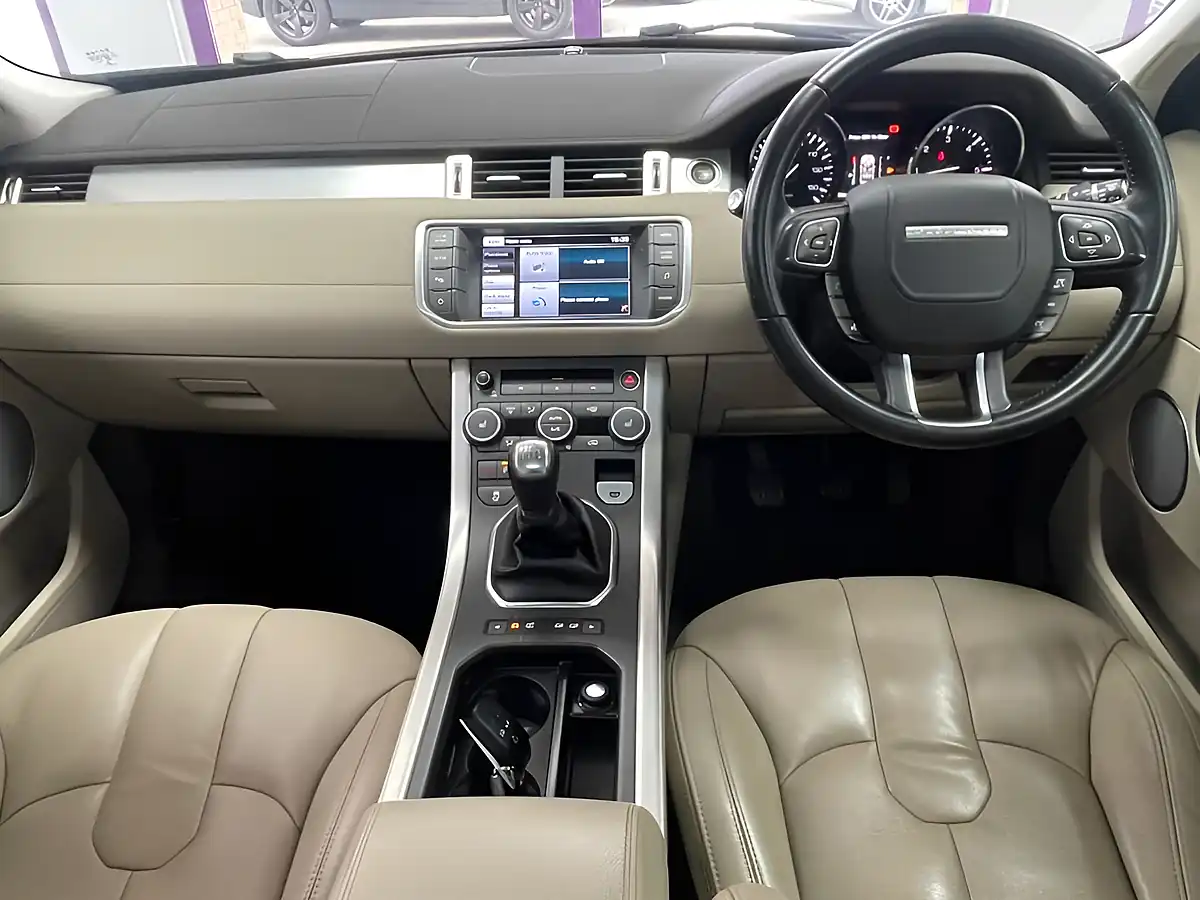 Used 2015 Land Rover Range Rover Evoque Pure Grey - Interior and Exterior details 4