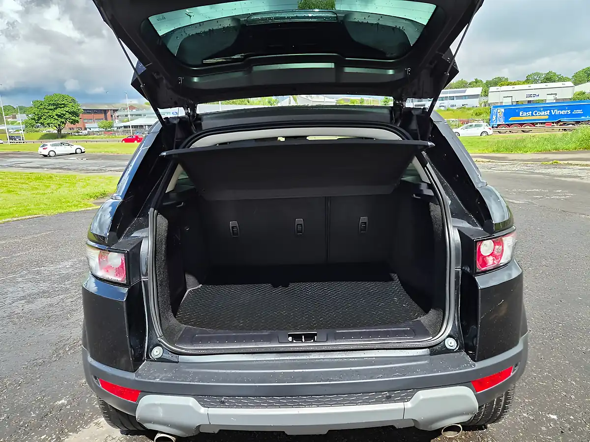 Used 2015 Land Rover Range Rover Evoque Pure Tech Black - Interior and Exterior details 12