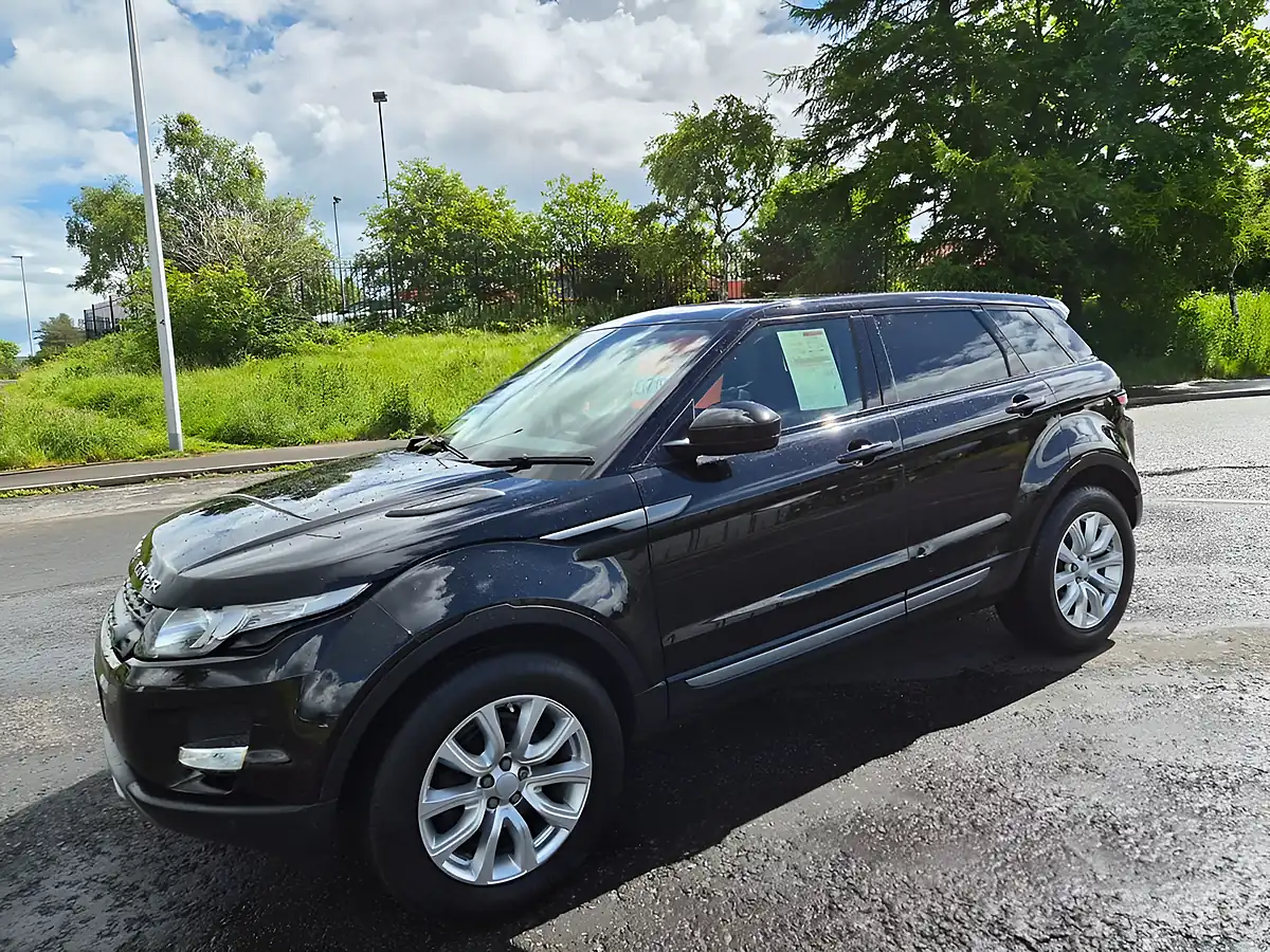 Used 2015 Land Rover Range Rover Evoque Pure Tech Black - Interior and Exterior details 7