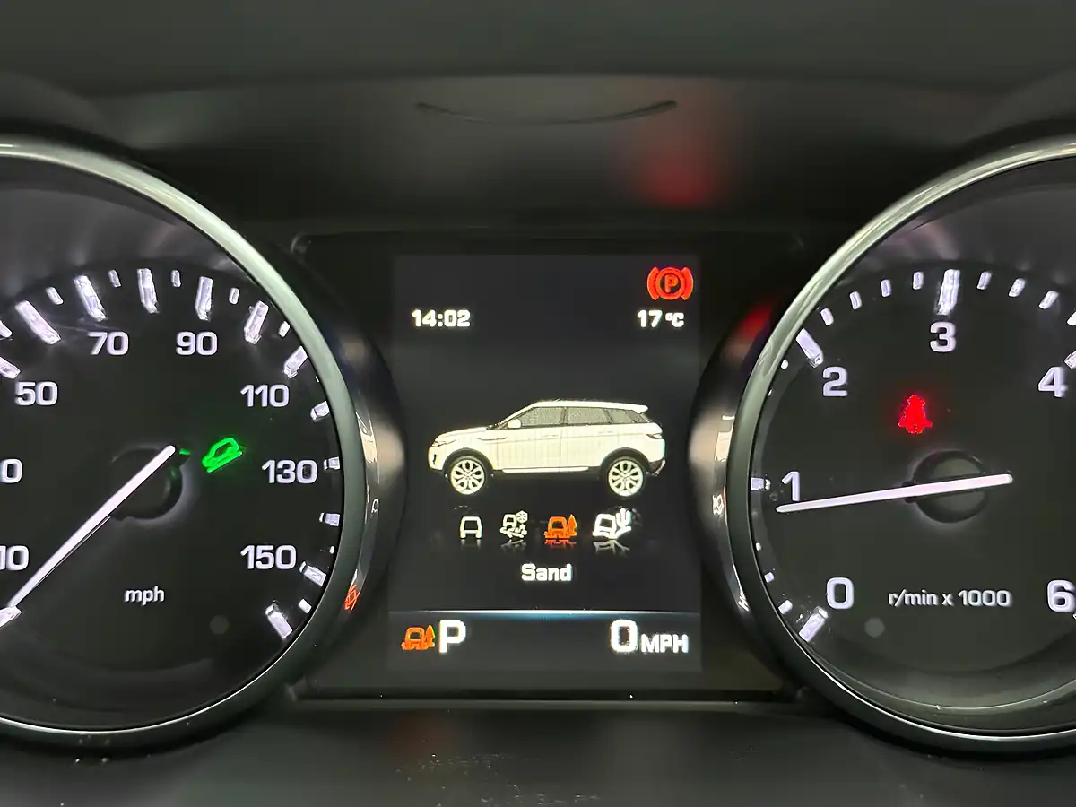 Used 2015 Land Rover Range Rover Evoque Pure Tech Black - Interior and Exterior details 19