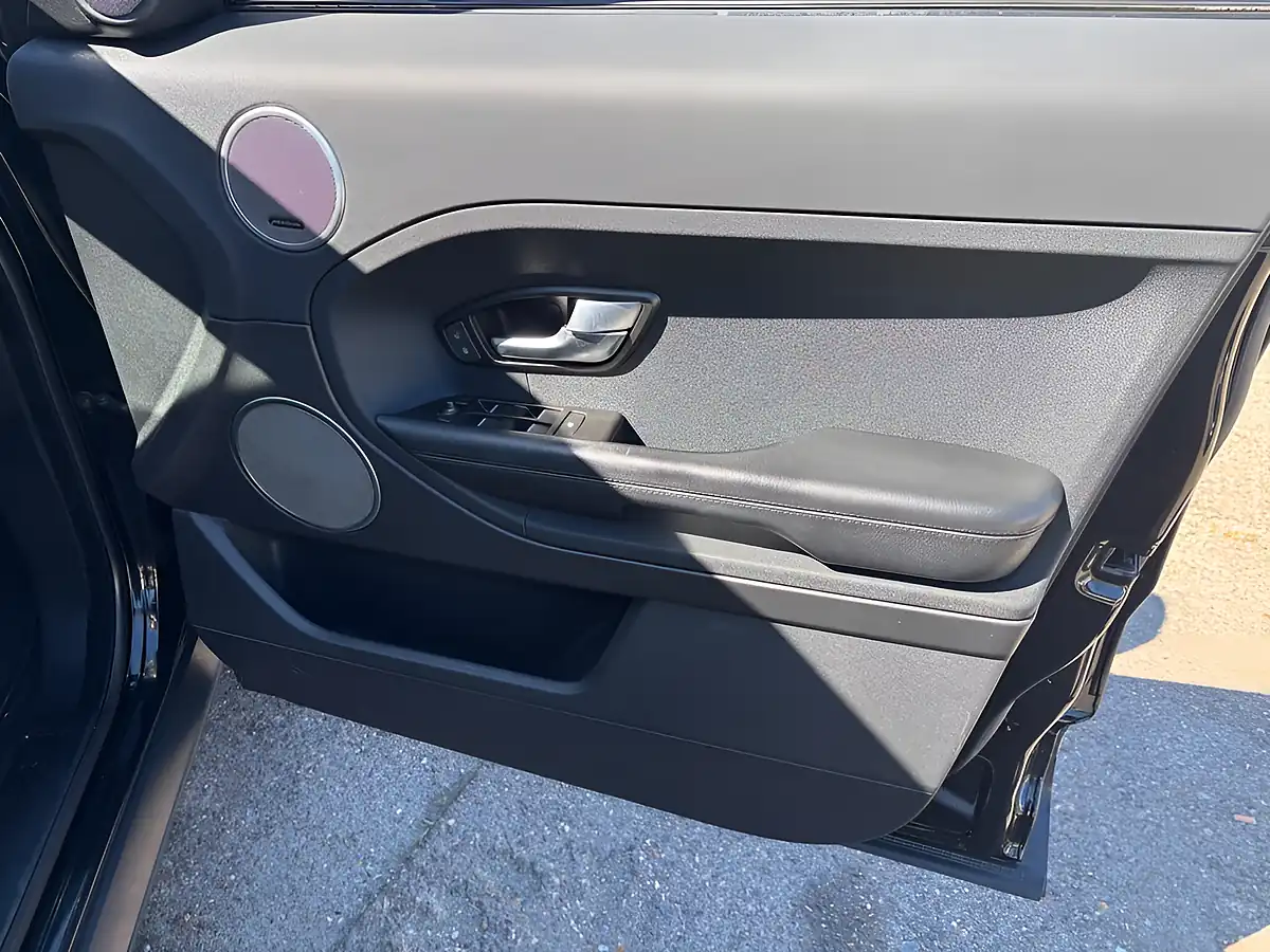 Used 2015 Land Rover Range Rover Evoque Pure Tech Black - Interior and Exterior details 18