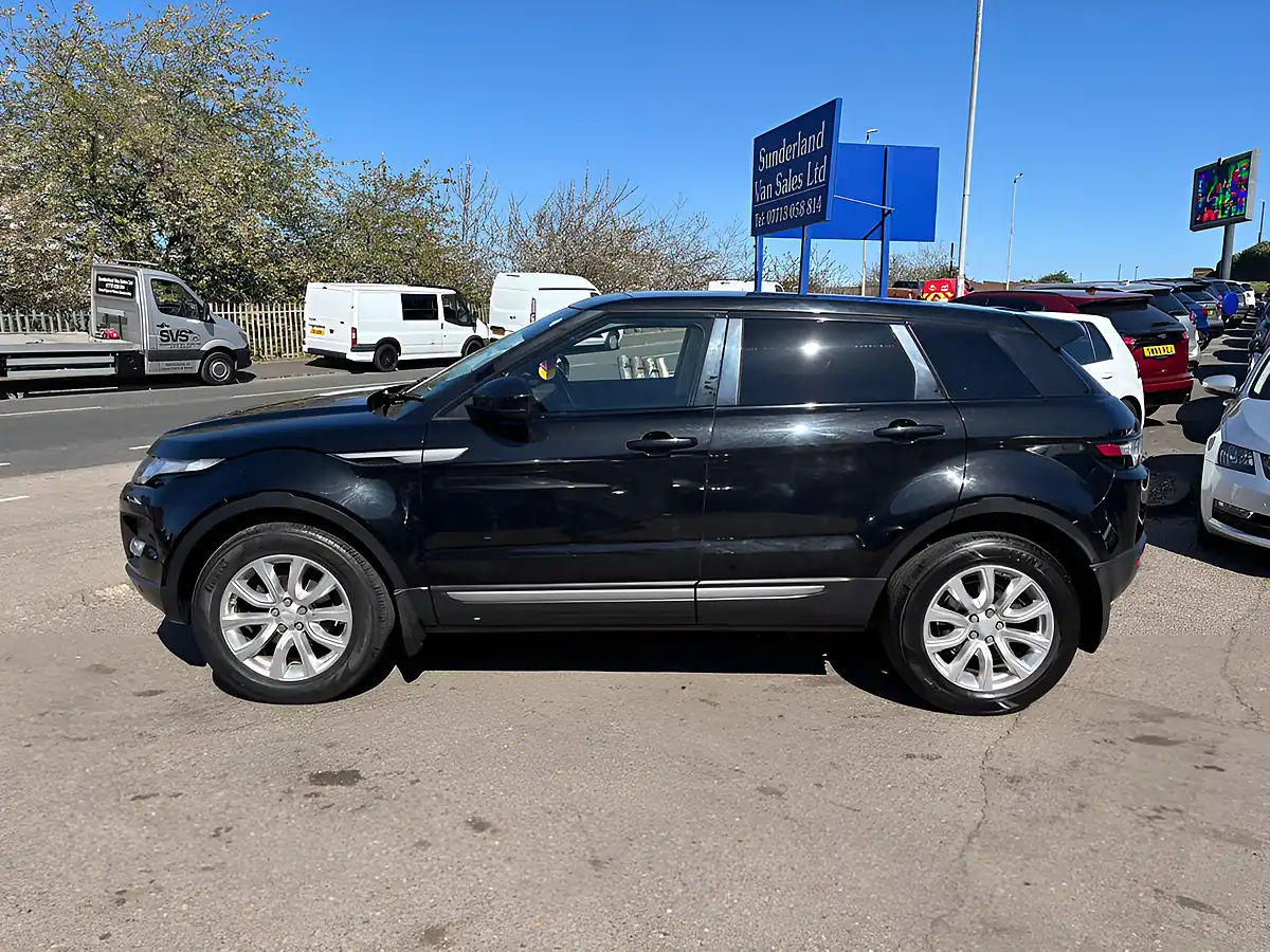 Used 2015 Land Rover Range Rover Evoque Pure Tech Black - Interior and Exterior details 6