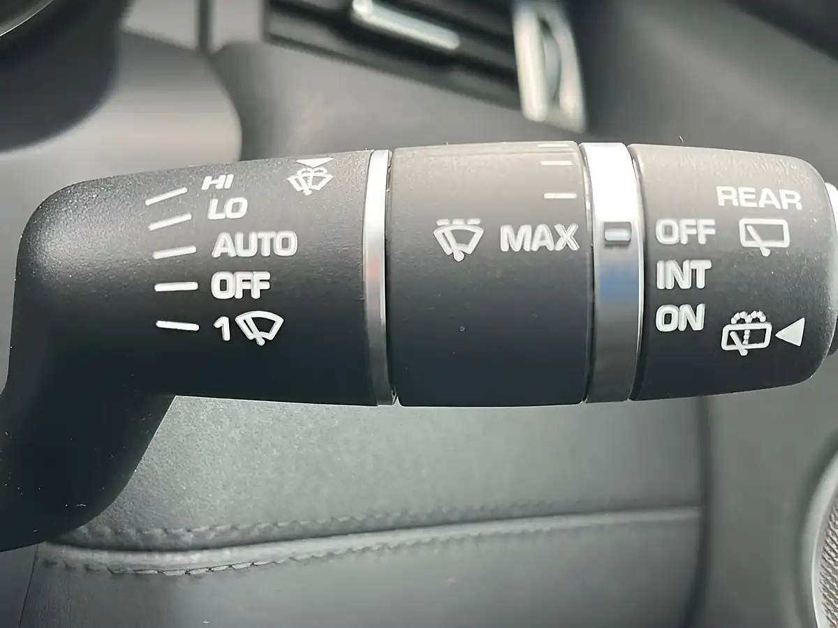 Used 2015 Land Rover Range Rover Evoque Pure Tech Fuji White - Interior and Exterior details 10