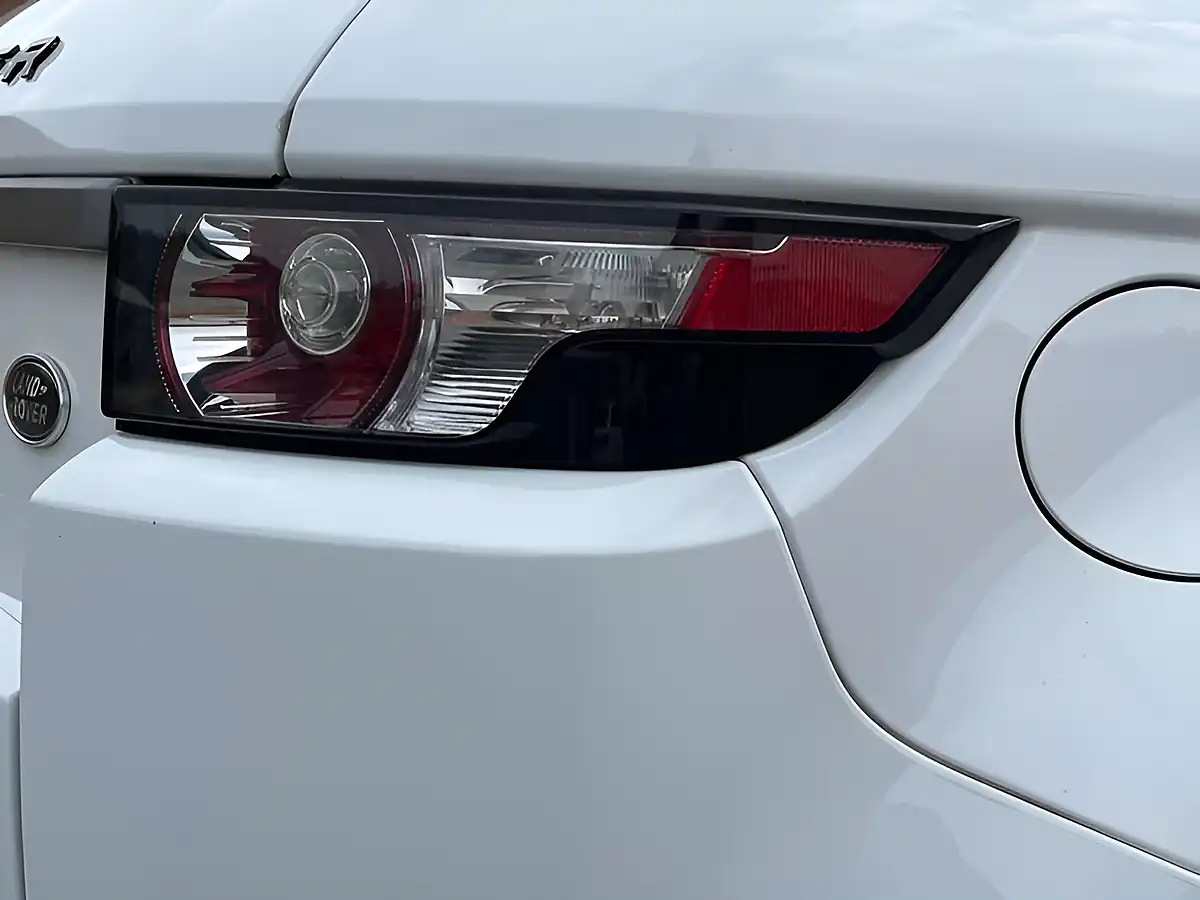 Used 2015 Land Rover Range Rover Evoque Pure Tech Fuji White - Interior and Exterior details 14