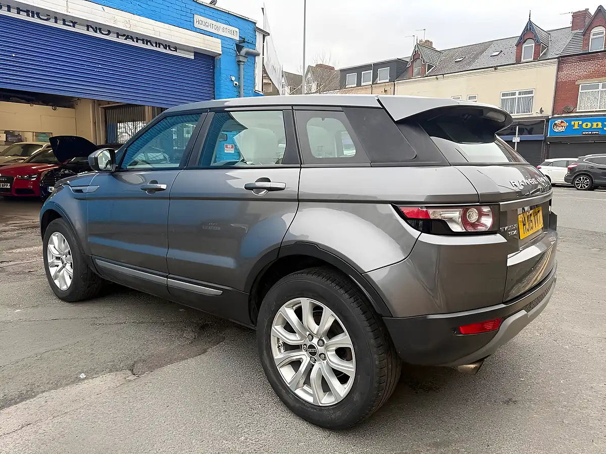 Used 2015 Land Rover Range Rover Evoque Pure Tech Grey - Interior and Exterior details 13