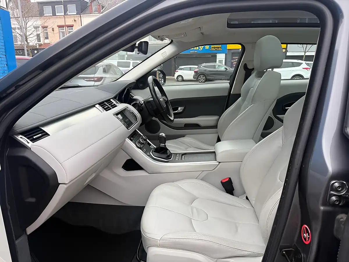 Used 2015 Land Rover Range Rover Evoque Pure Tech Grey - Interior and Exterior details 16