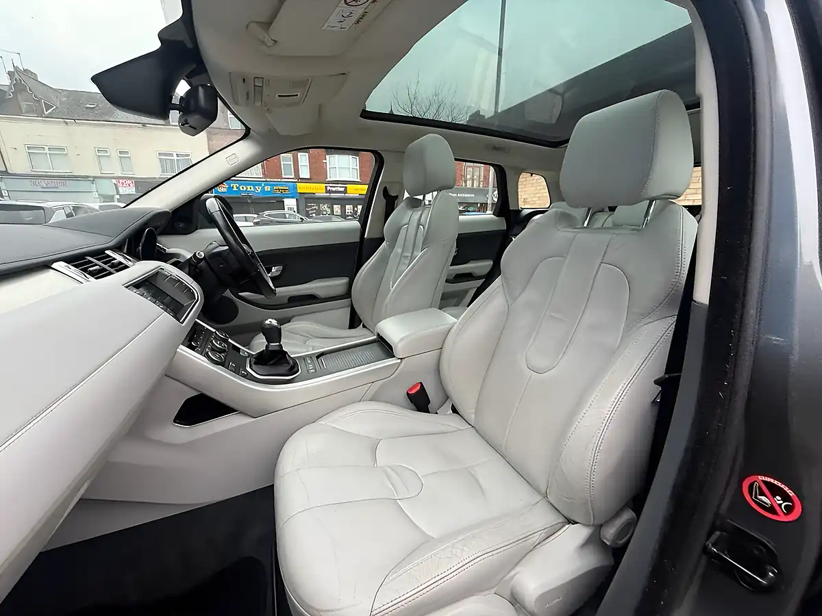 Used 2015 Land Rover Range Rover Evoque Pure Tech Grey - Interior and Exterior details 17