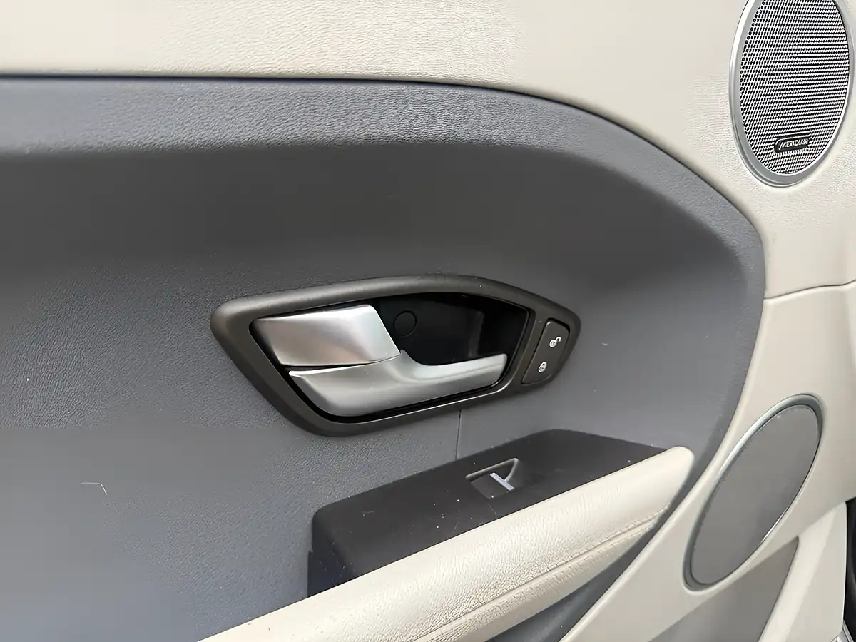 Used 2015 Land Rover Range Rover Evoque Pure Tech Grey - Interior and Exterior details 19