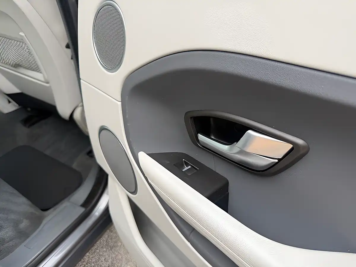 Used 2015 Land Rover Range Rover Evoque Pure Tech Grey - Interior and Exterior details 6