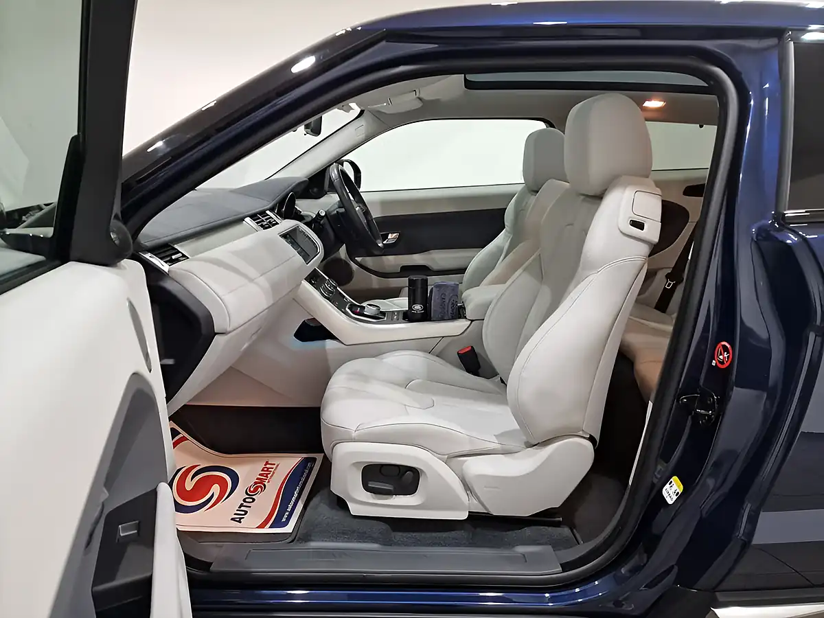 Used 2015 Land Rover Range Rover Evoque Pure Tech Loire Blue - Interior and Exterior details 16