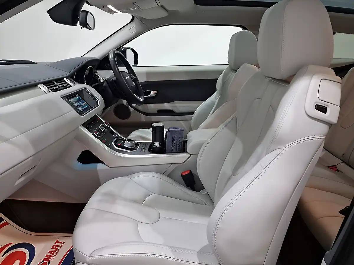 Used 2015 Land Rover Range Rover Evoque Pure Tech Loire Blue - Interior and Exterior details 17