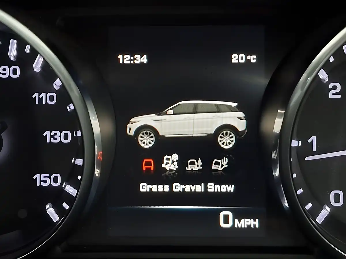 Used 2015 Land Rover Range Rover Evoque Pure Tech Red - Interior and Exterior details 16