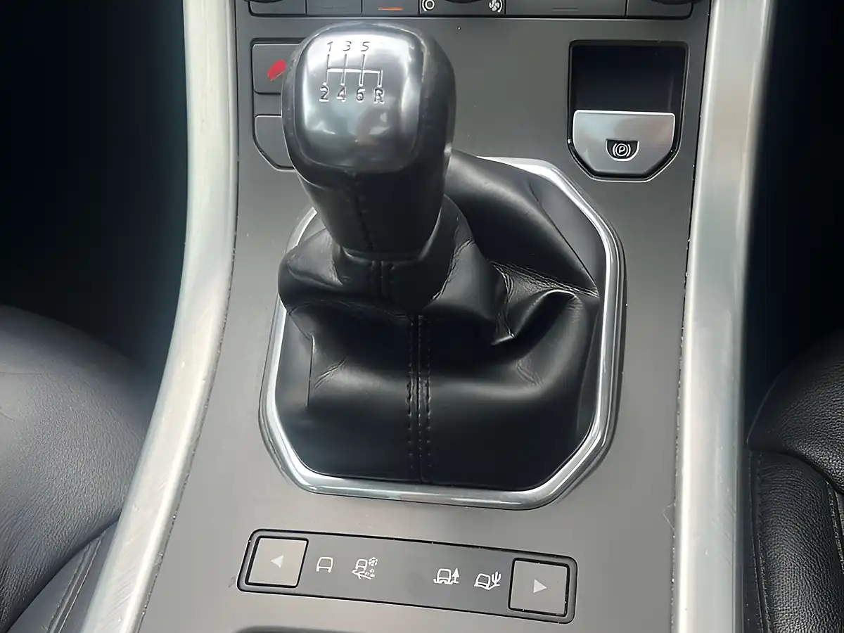 Used 2015 Land Rover Range Rover Evoque Pure Tech Santorini Black - Interior and Exterior details 10
