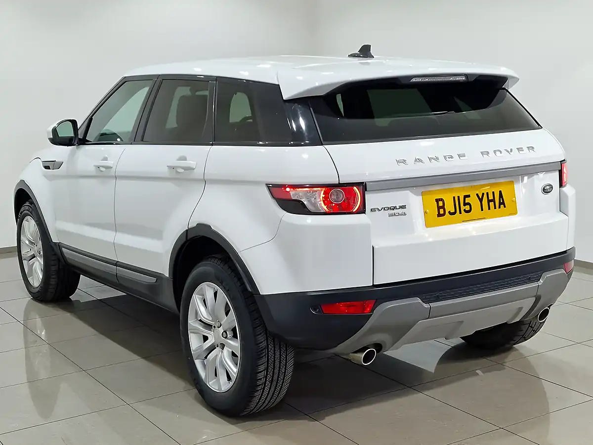Used 2015 Land Rover Range Rover Evoque Pure Tech White - Interior and Exterior details 4