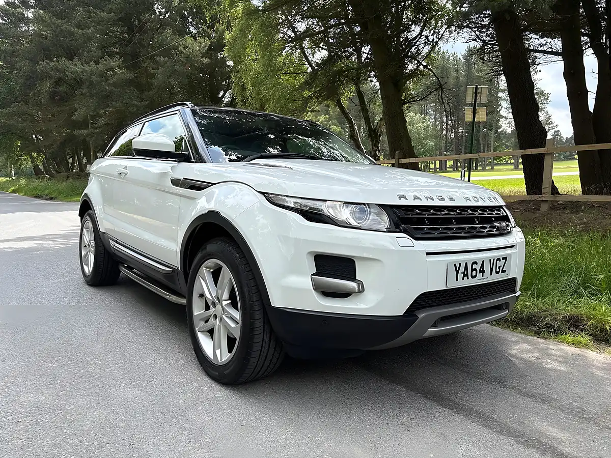 Used 2015 Land Rover Range Rover Evoque Pure Tech White - Front View