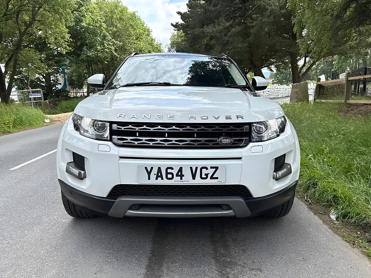 Used 2015 Land Rover Range Rover Evoque Pure Tech White - Interior and Exterior details 11