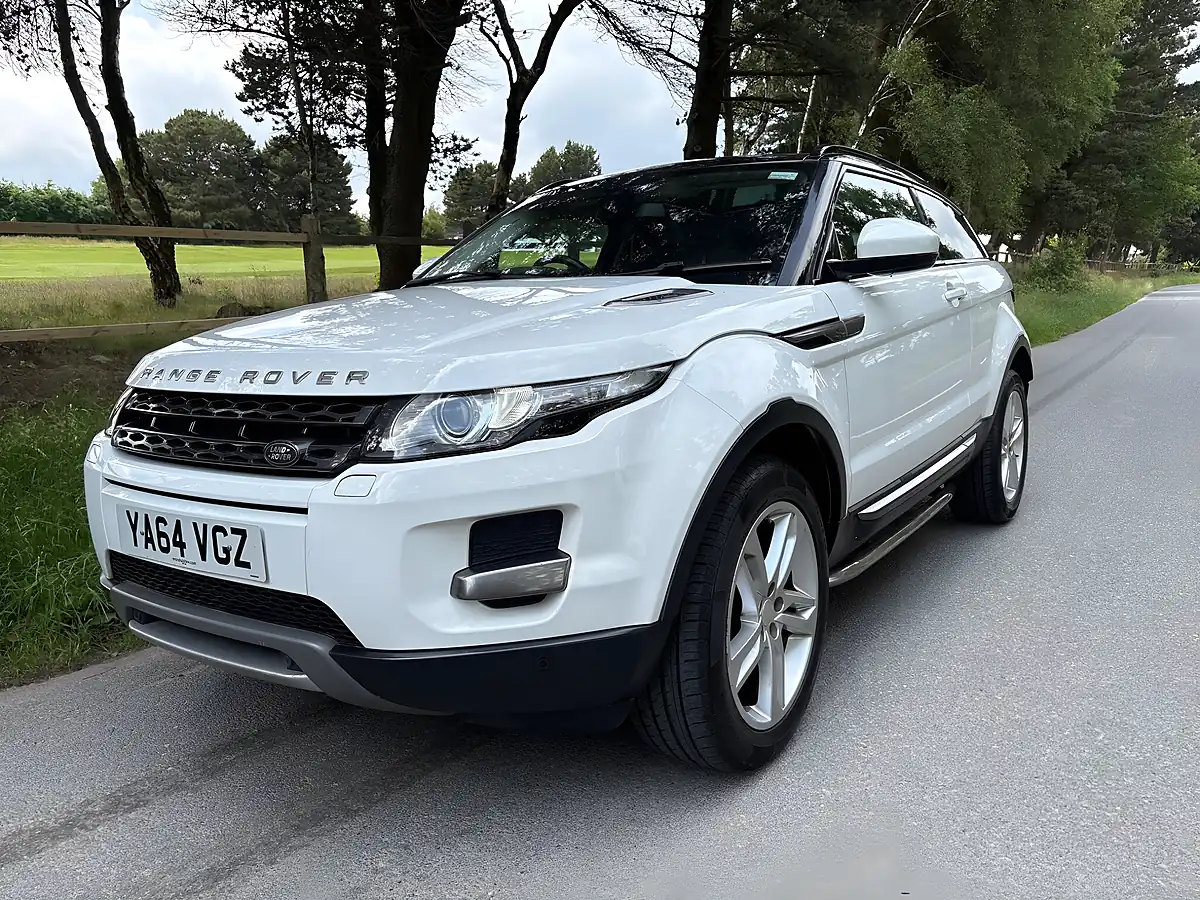 Used 2015 Land Rover Range Rover Evoque Pure Tech White - Interior and Exterior details 12