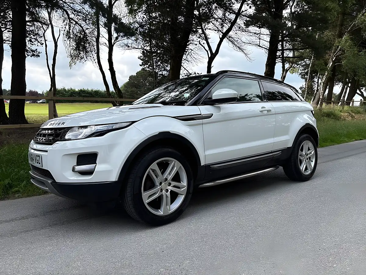 Used 2015 Land Rover Range Rover Evoque Pure Tech White - Interior and Exterior details 13