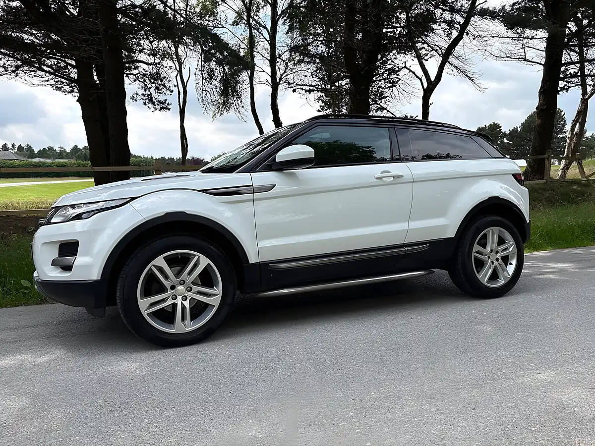 Used 2015 Land Rover Range Rover Evoque Pure Tech White - Interior and Exterior details 14