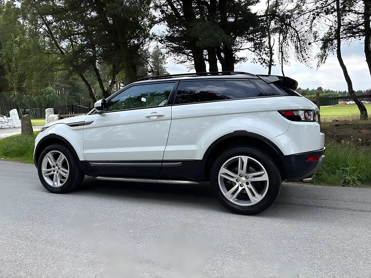 Used 2015 Land Rover Range Rover Evoque Pure Tech White - Interior and Exterior details 16