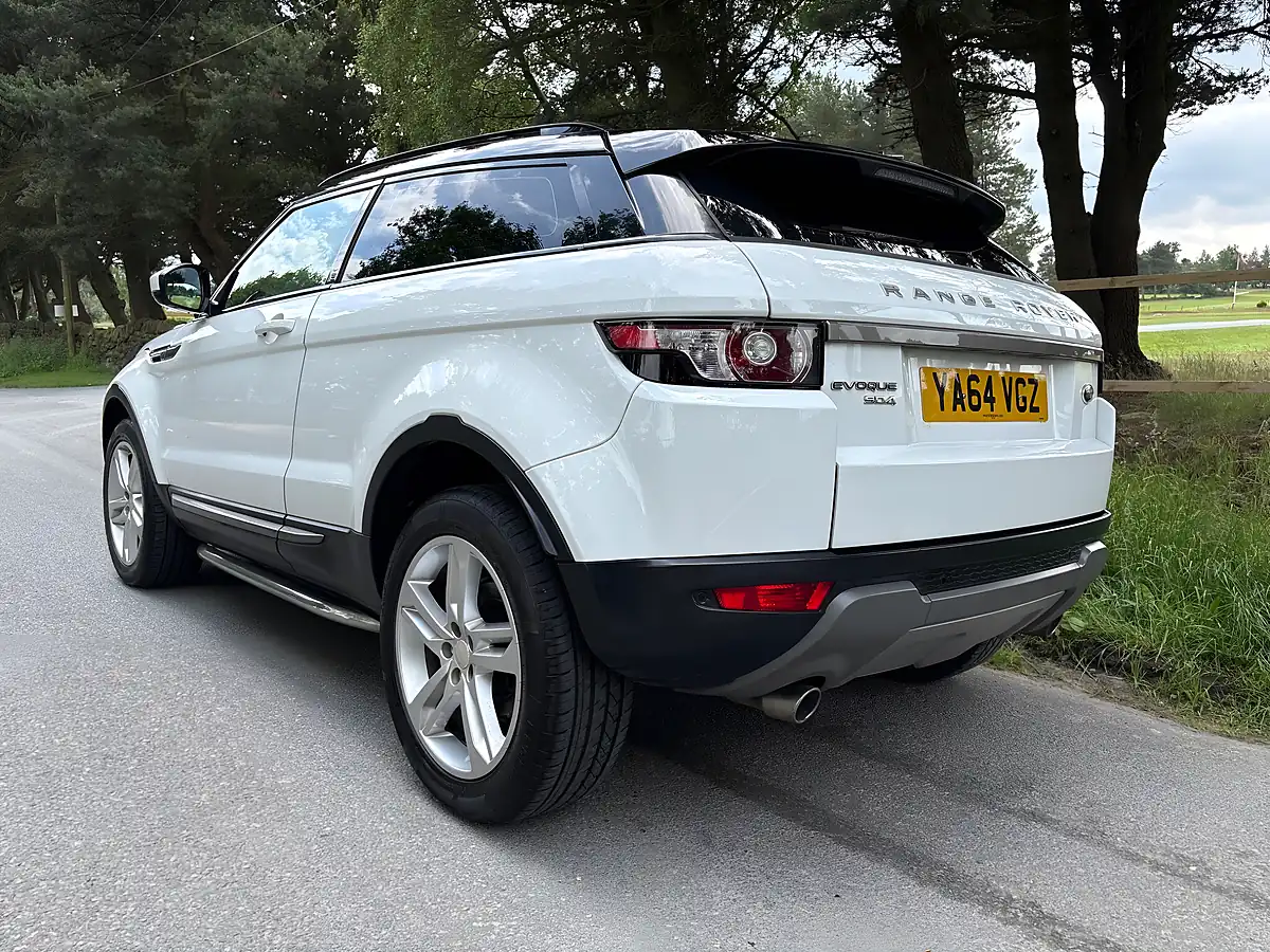 Used 2015 Land Rover Range Rover Evoque Pure Tech White - Interior and Exterior details 18