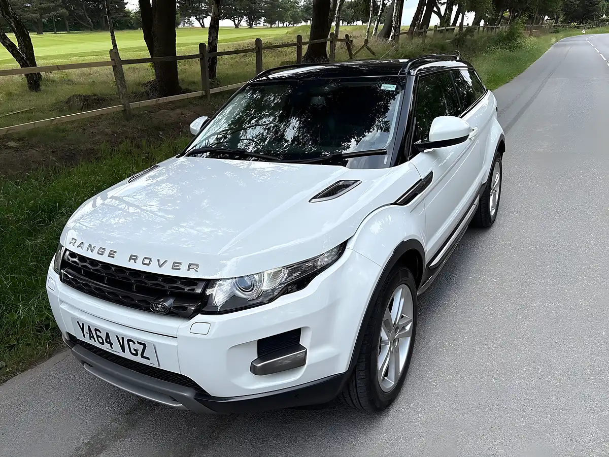 Used 2015 Land Rover Range Rover Evoque Pure Tech White - Interior and Exterior details 19
