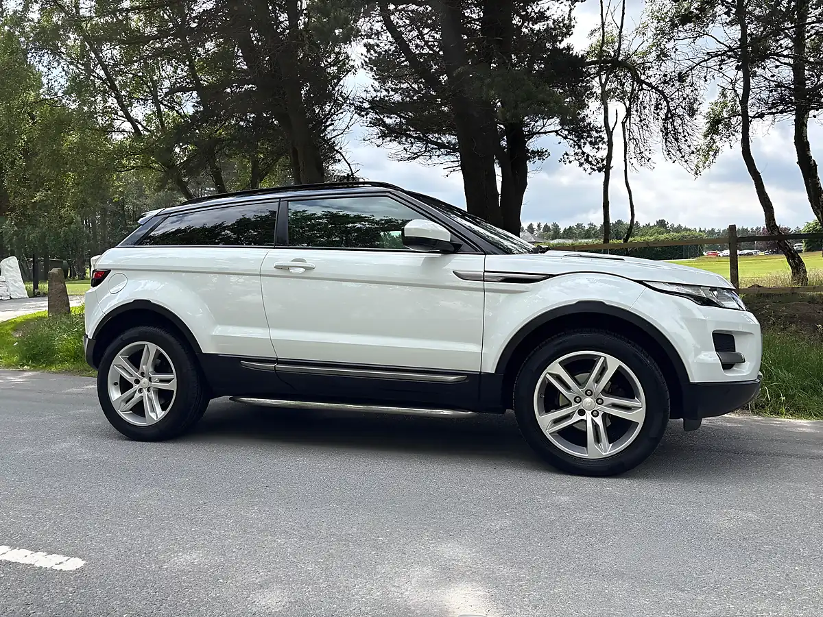 Used 2015 Land Rover Range Rover Evoque Pure Tech White - Interior and Exterior details 3