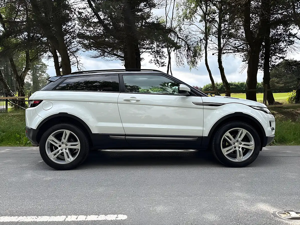 Used 2015 Land Rover Range Rover Evoque Pure Tech White - Interior and Exterior details 4