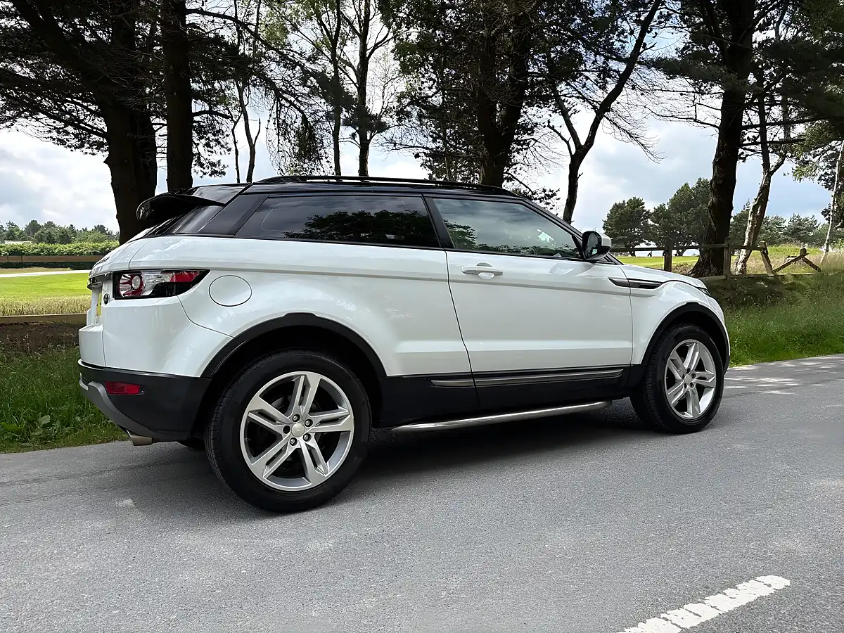 Used 2015 Land Rover Range Rover Evoque Pure Tech White - Interior and Exterior details 5