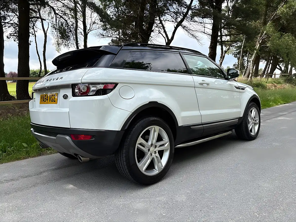 Used 2015 Land Rover Range Rover Evoque Pure Tech White - Interior and Exterior details 6