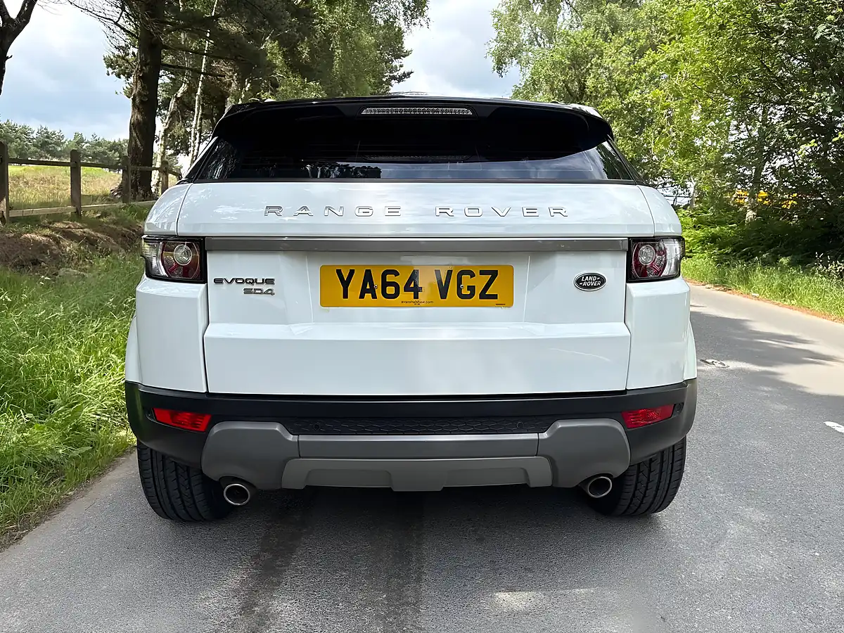 Used 2015 Land Rover Range Rover Evoque Pure Tech White - Interior and Exterior details 8