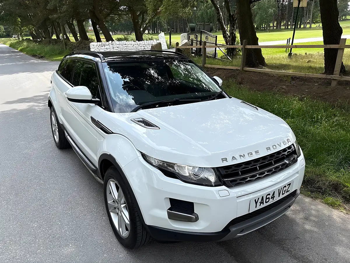 Used 2015 Land Rover Range Rover Evoque Pure Tech White - Interior and Exterior details 9