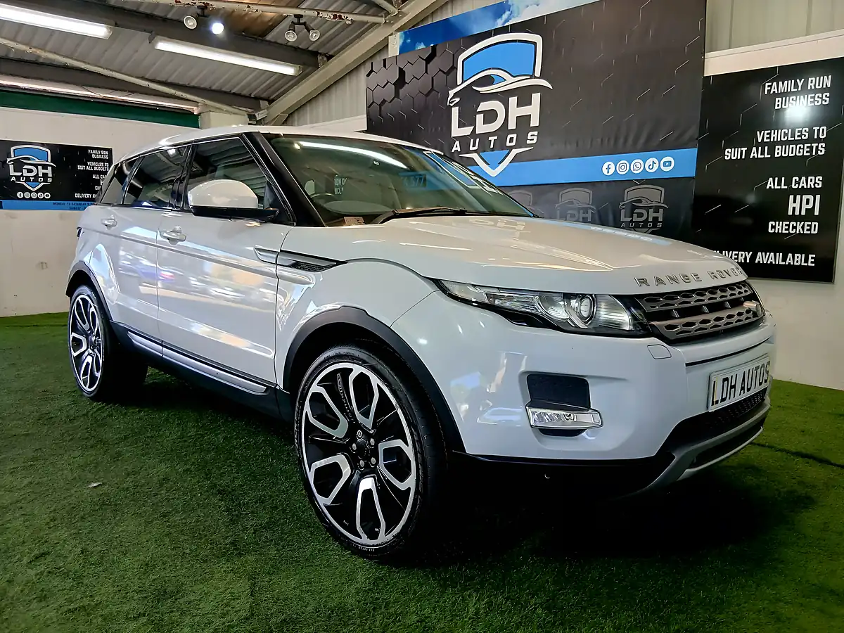 Used 2015 Land Rover Range Rover Evoque Pure Tech White - Front View