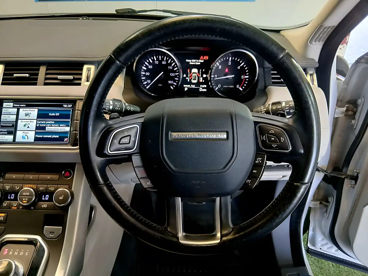 Used 2015 Land Rover Range Rover Evoque Pure Tech White - Interior and Exterior details 11