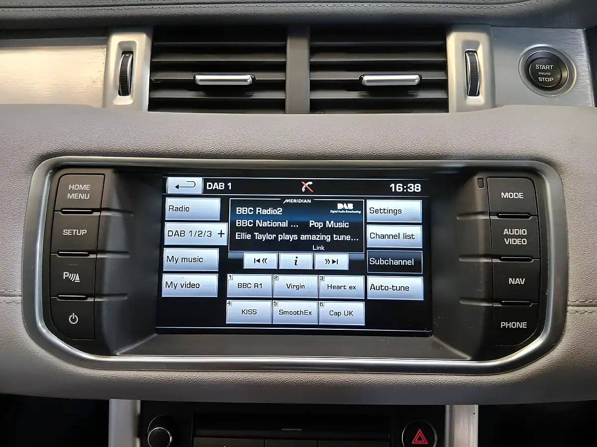 Used 2015 Land Rover Range Rover Evoque Pure Tech White - Interior and Exterior details 13